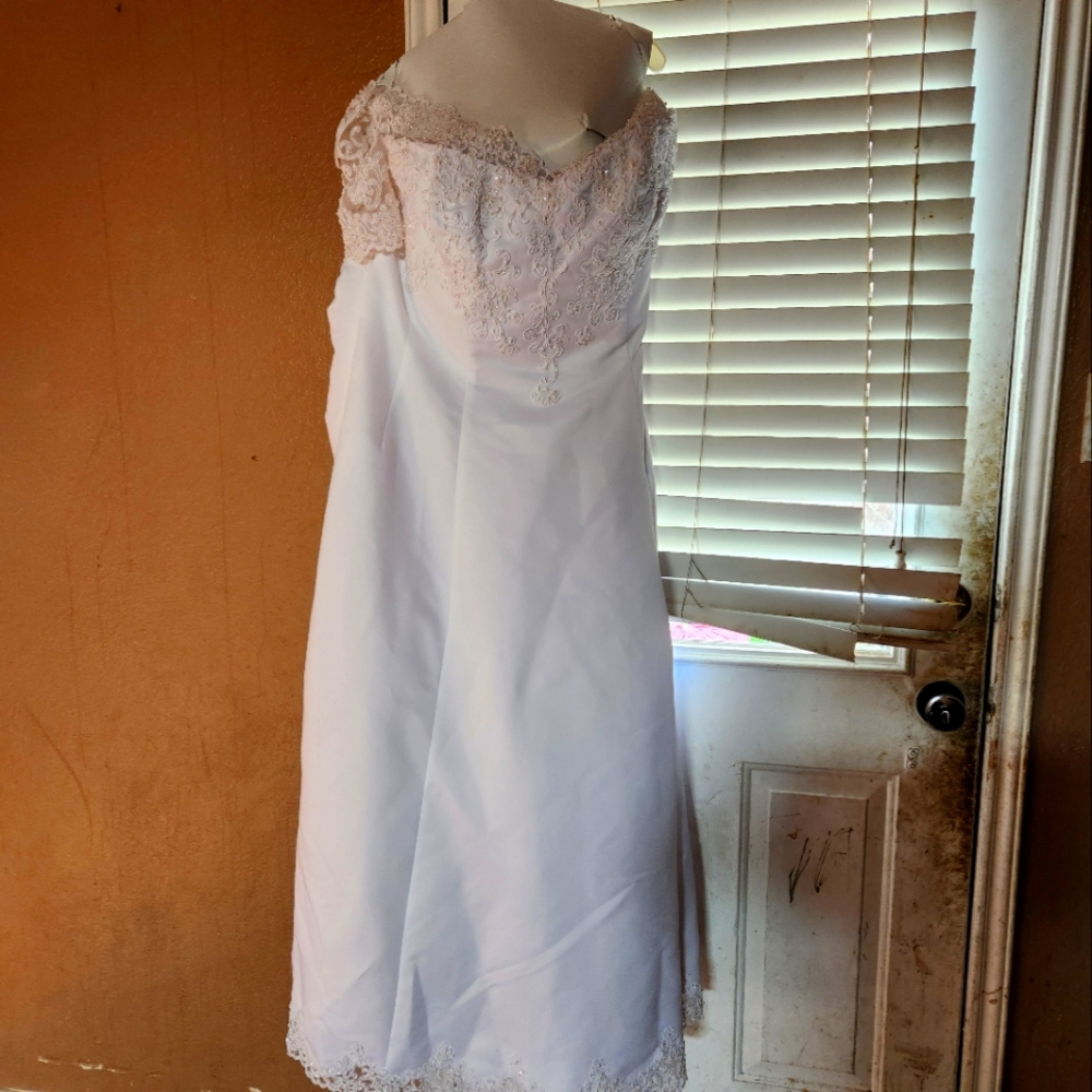 Beautiful White Beaded & Lace Wedding Dress